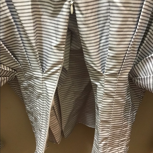 Beautiful pinstripe top - Picture 4 of 6